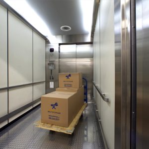 Thang máy tải hàng